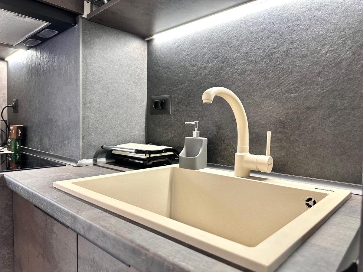 Seaside Deluxe Apartment Ялиссос Экстерьер фото